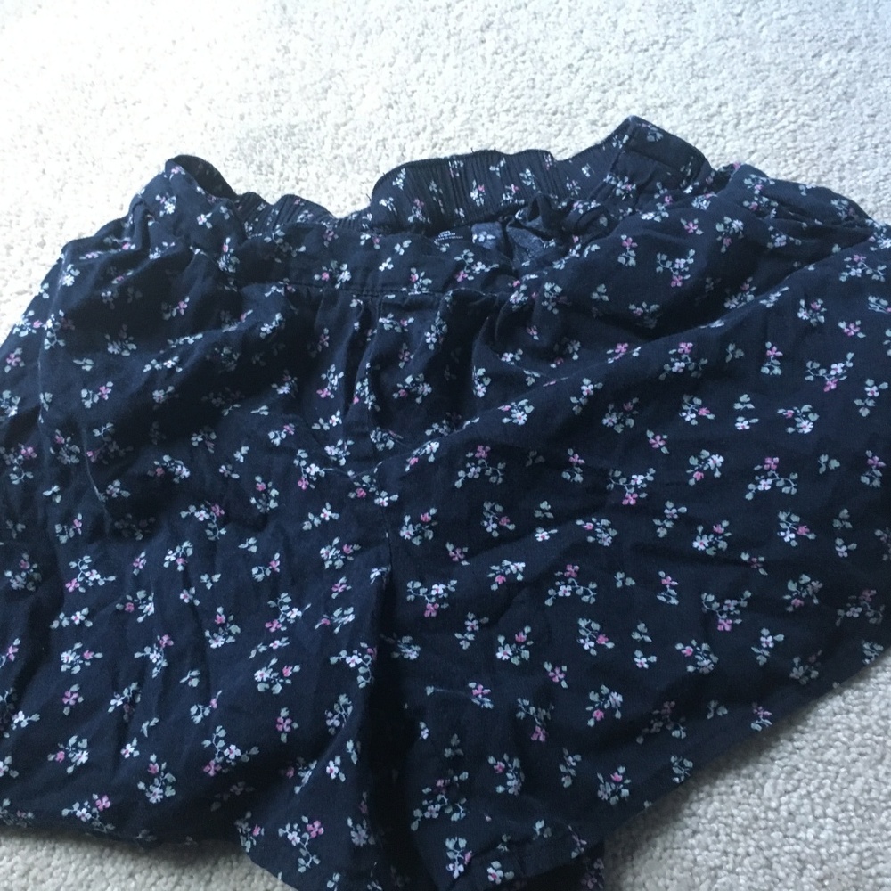Flower patterned shorts - Picture 2 of 2